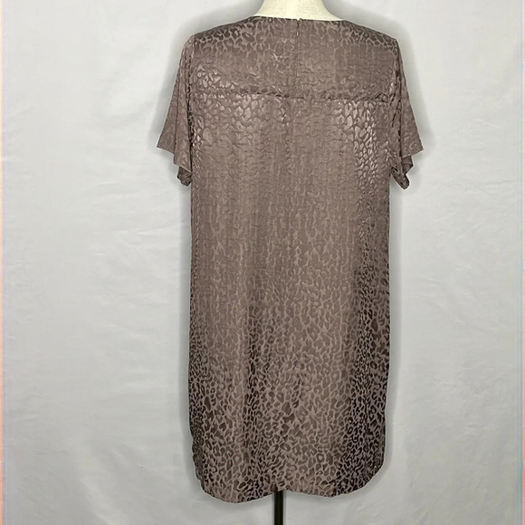 Lost April Taupe Animal Print Short Sleeve Shift Dress - Size Large - NEW - Picture 3 of 7